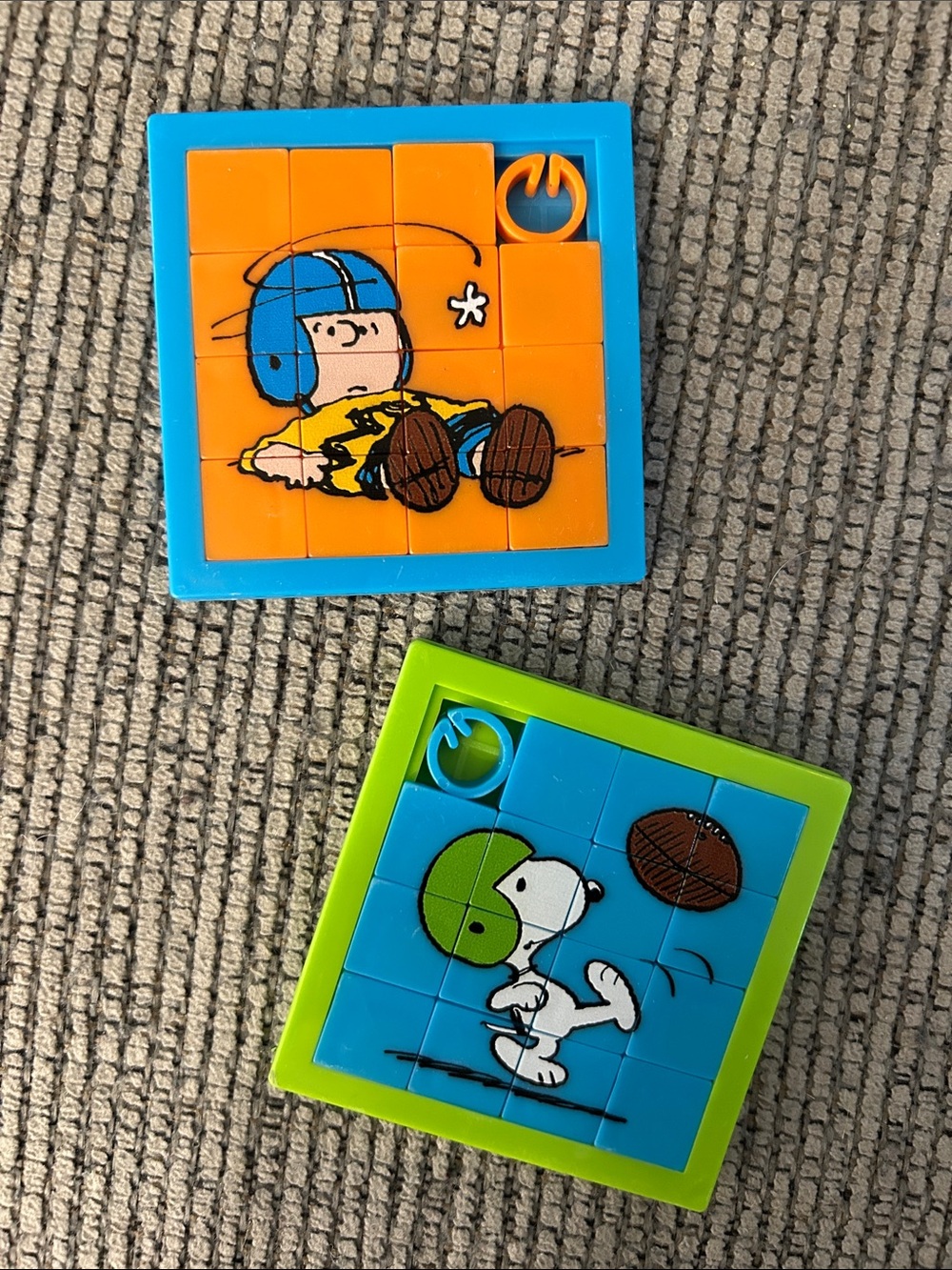 Peanuts mini tile puzzles NEW Charlie Brown and snoopy with a football